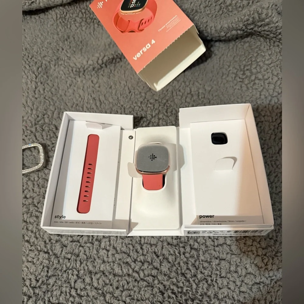 Fitbit Versa 4 Fitness Smartwatch ⌚✨ – Pink Sand/Copper Rose w/ Bling Band‎ NIB